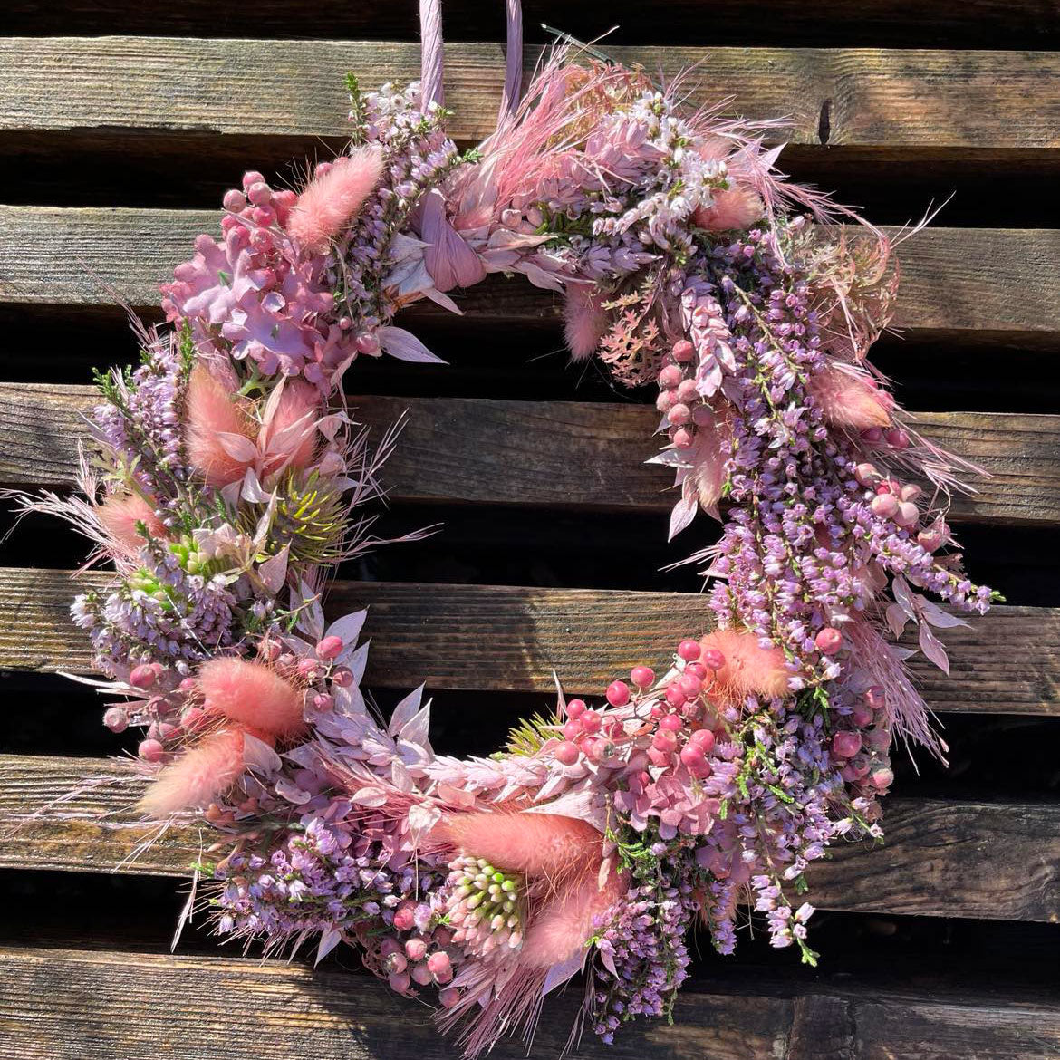 Krans til pynt af tørrede blomster