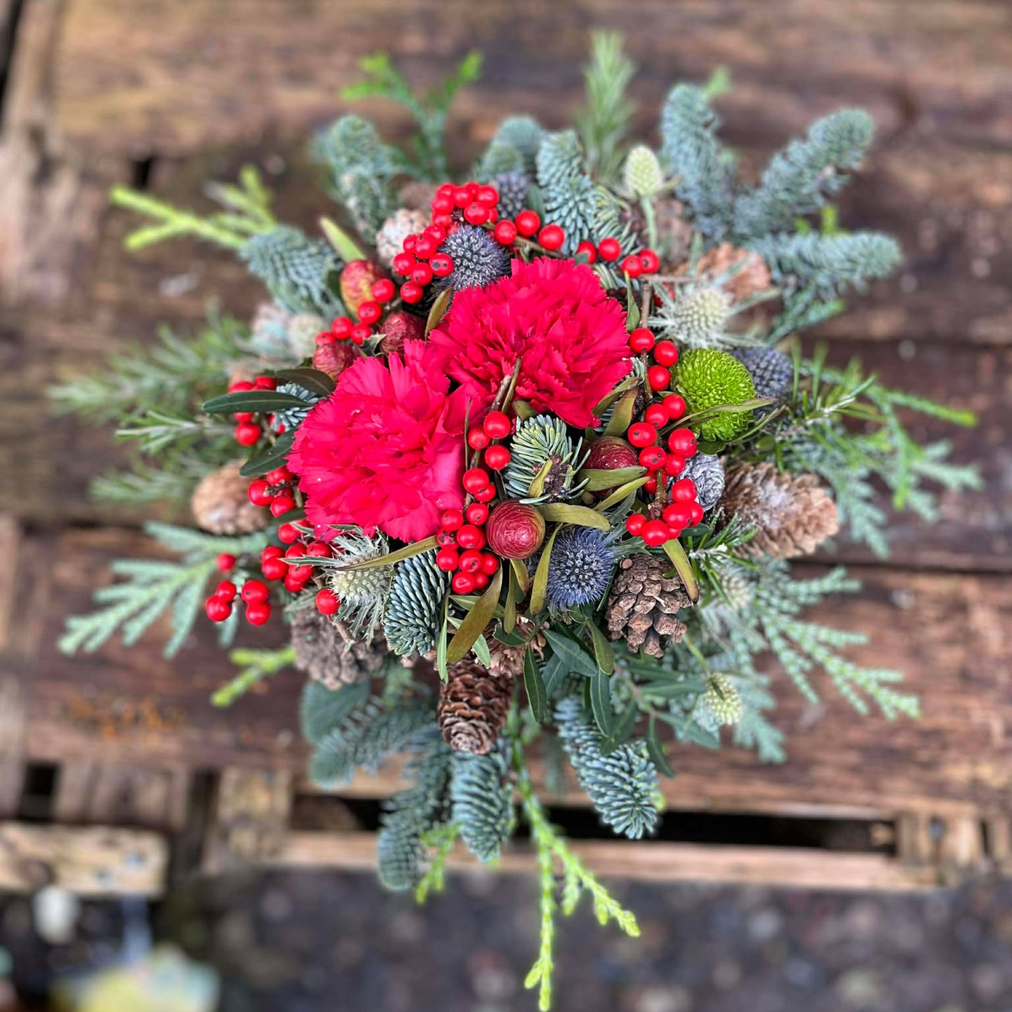 Gravpynt med afskårne blomster