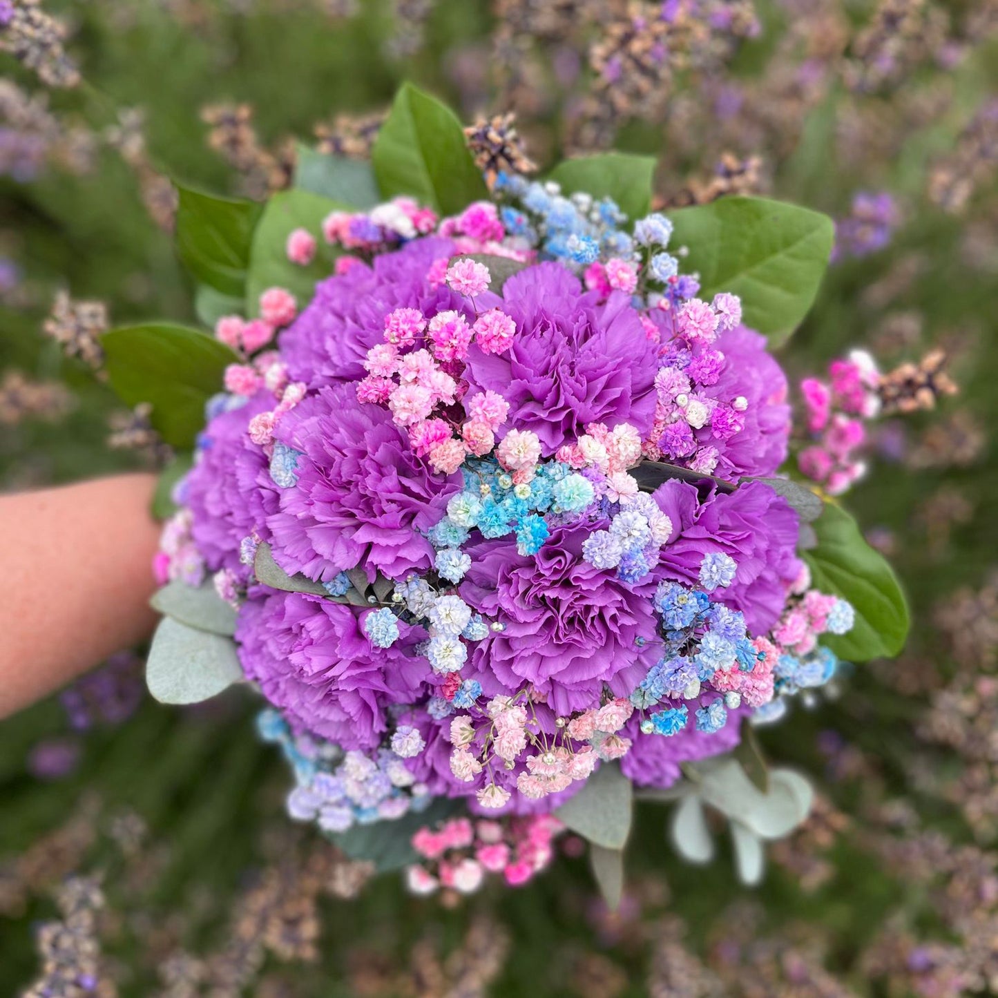 Tæt buket i lilla nuancer