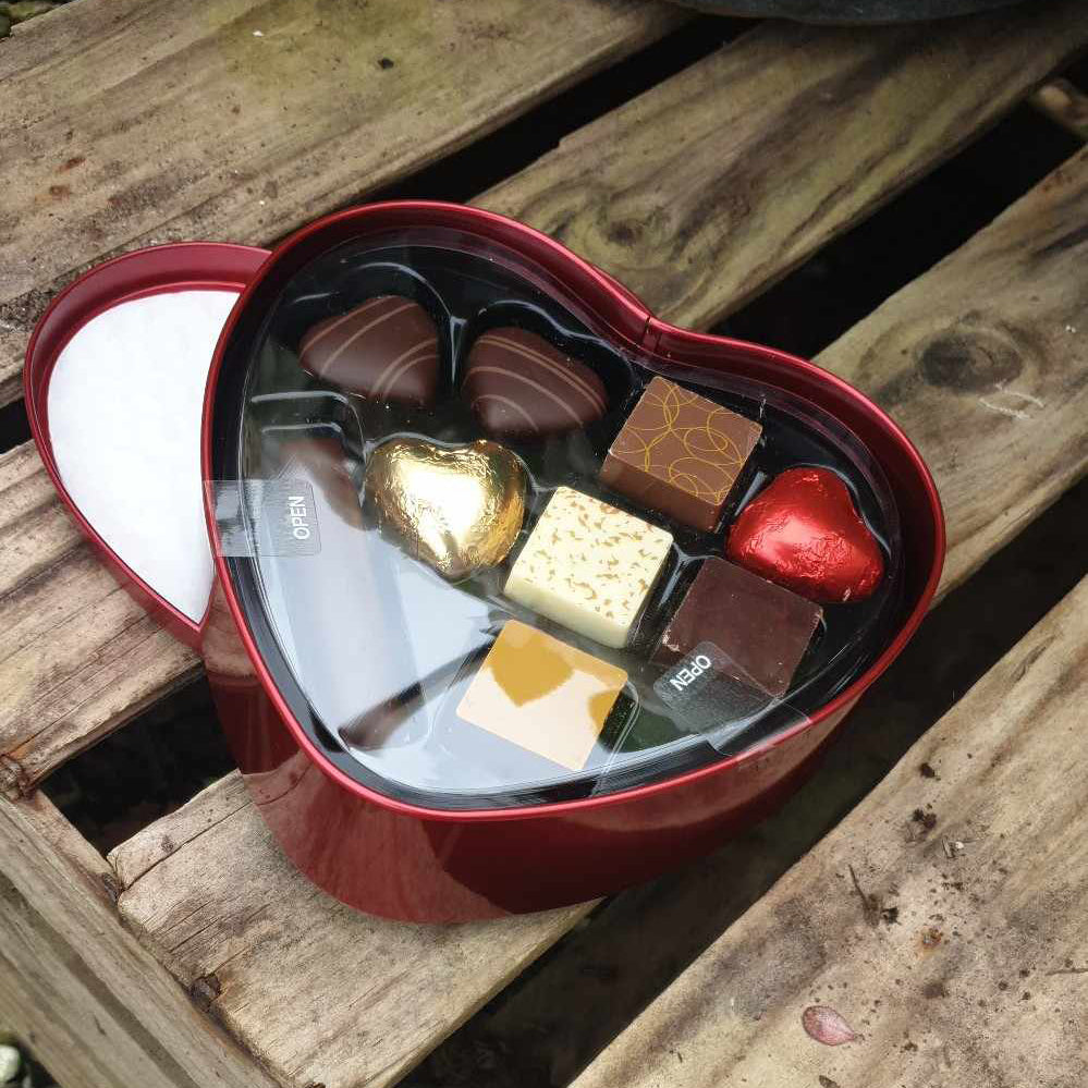 Hjerteæske med chokolade.