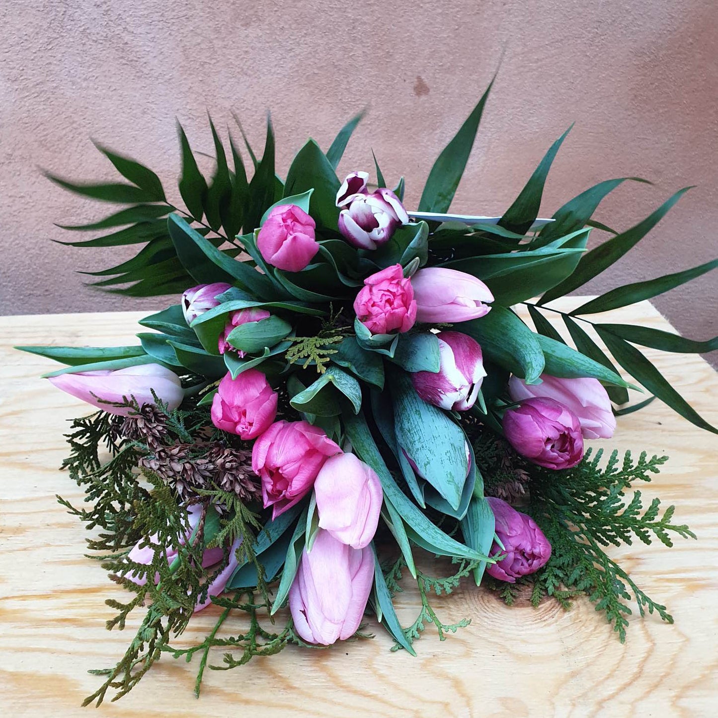 Bårebuket i lilla nuancer