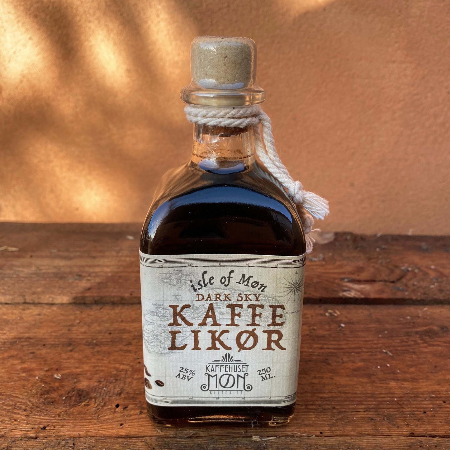 Kaffelikør 250ml fra Isle of Møn. Dark sky.