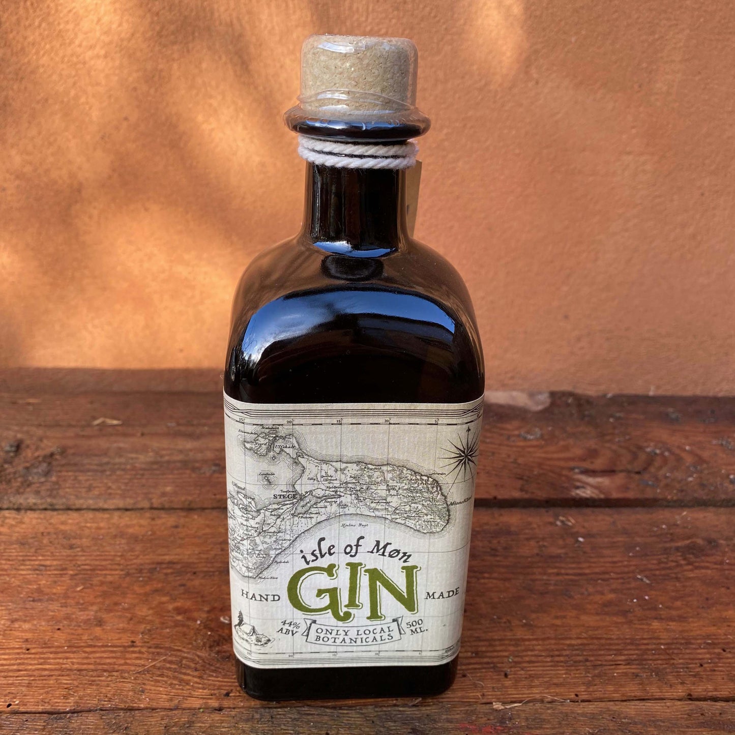 Gin 500 ml fra Isle of Møn. Lokalproduceret specialitet.