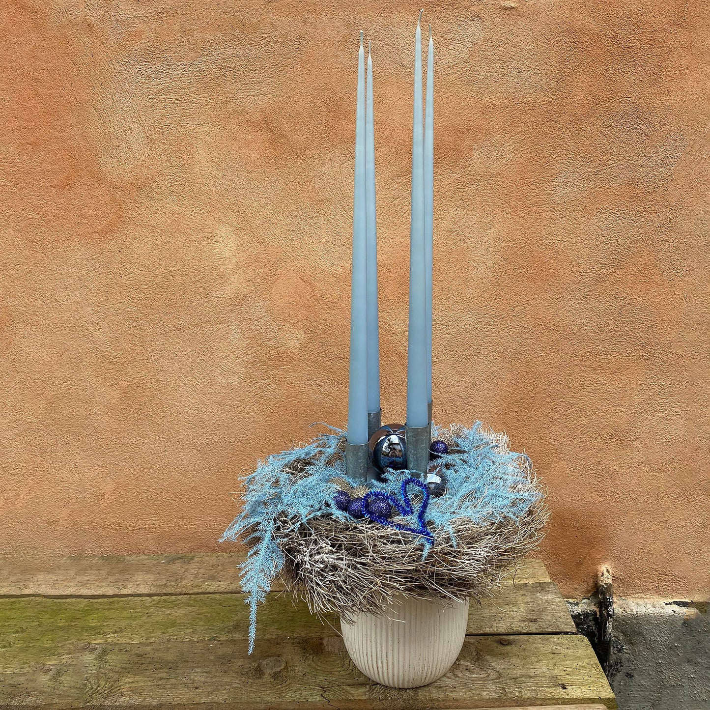 Juledekoration til advent i blå nuancer