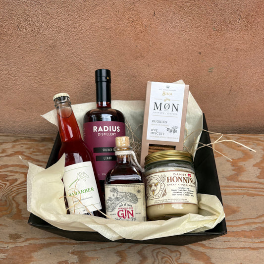 Gavekurv med lokalt producerede specialiteter