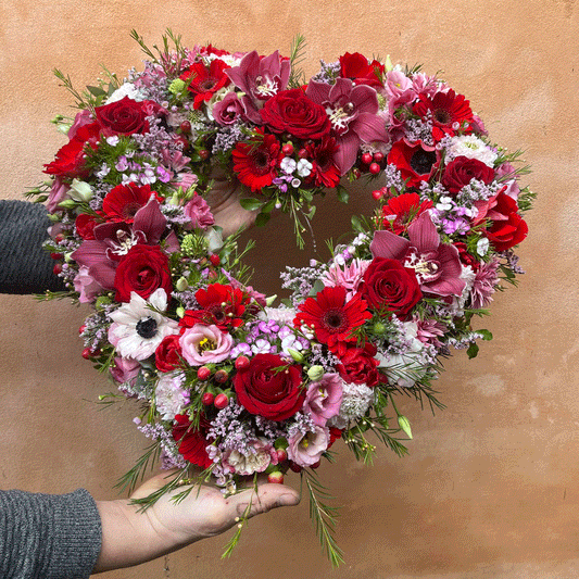åbent hjerte med afskårne blomster