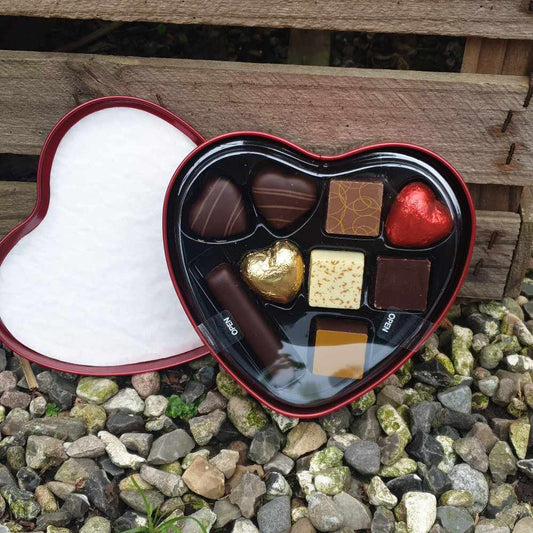 Hjerteæske med chokolade.