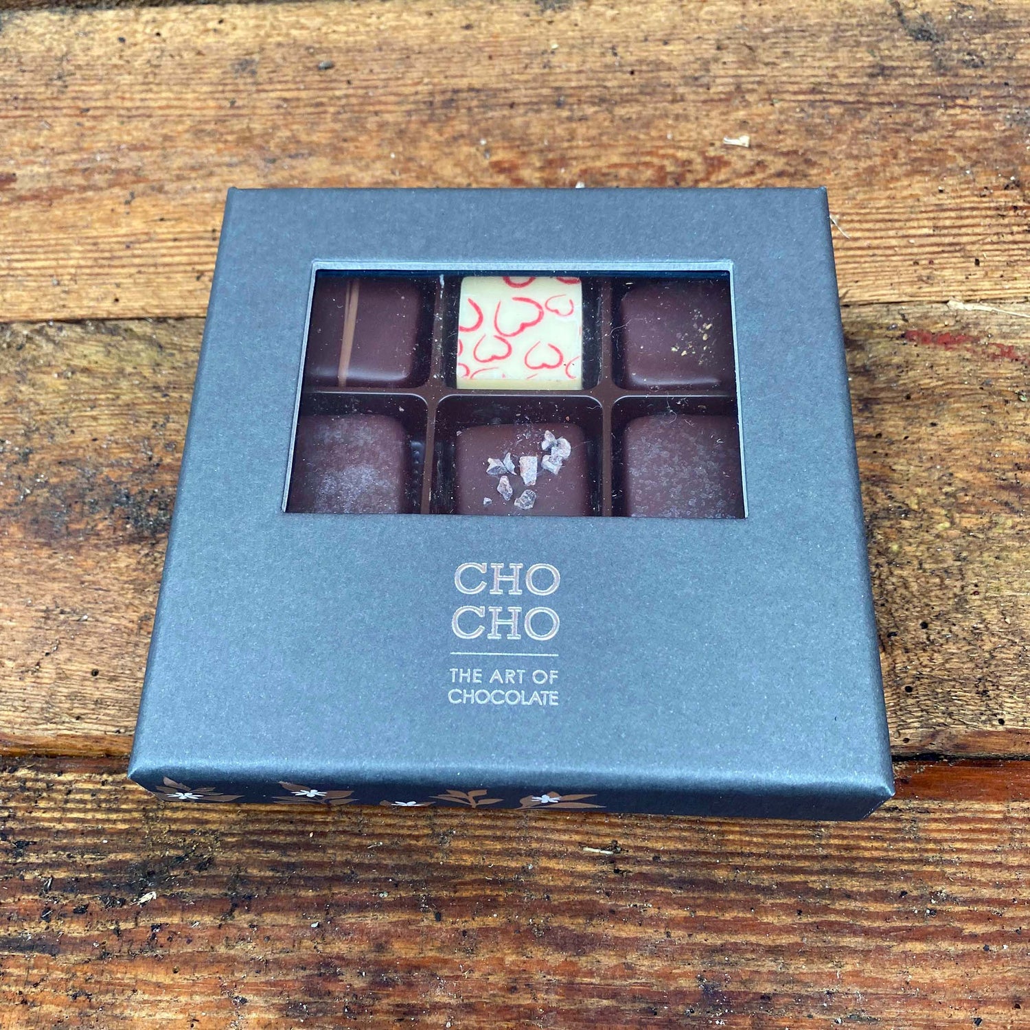 Specialitet. Æske med chokolade fra Cho Cho